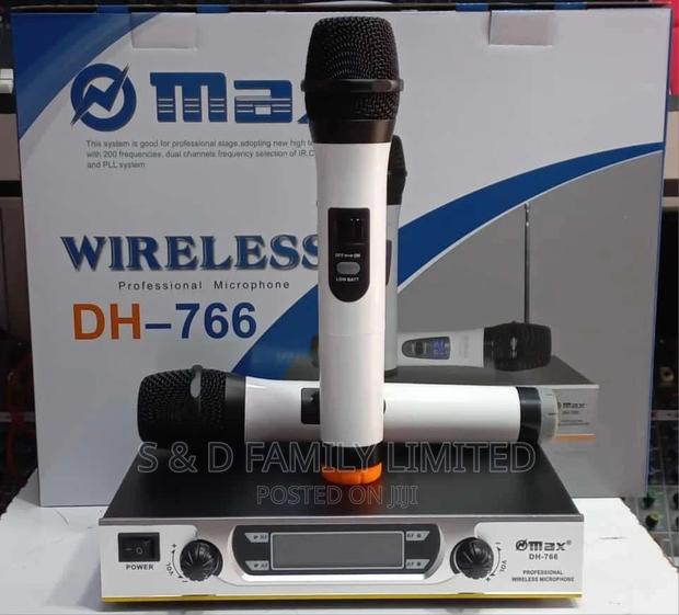 Omax 766 Wireless Microphone