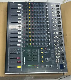 MACKIE SMX-1200 Professional Mixer (12-Channel)