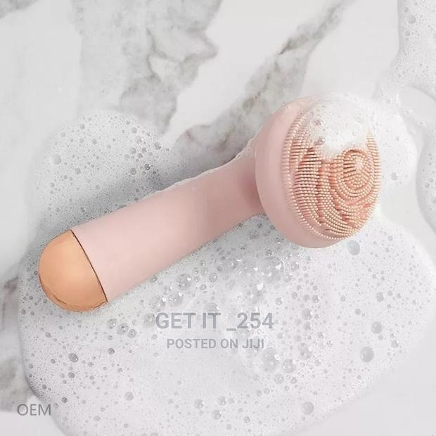 Flawless Facial Cleanser - thumbnail 3