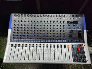 Yamaha Kv120 12channel Pro Powered Mixer