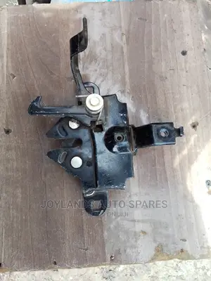 Bonnet Lock D-Max 2010
