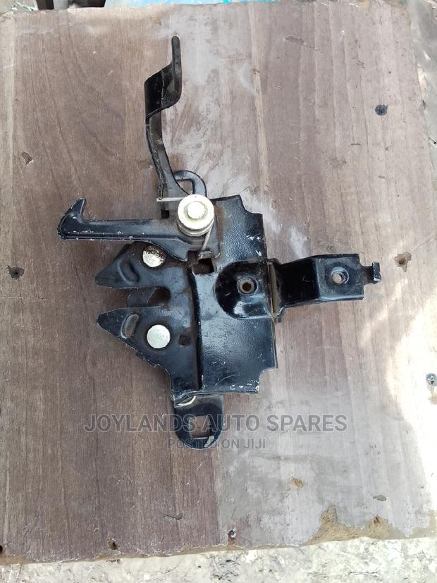 Bonnet Lock D-Max 2010