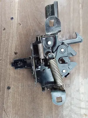 Bonnet Lock D-Max 2010