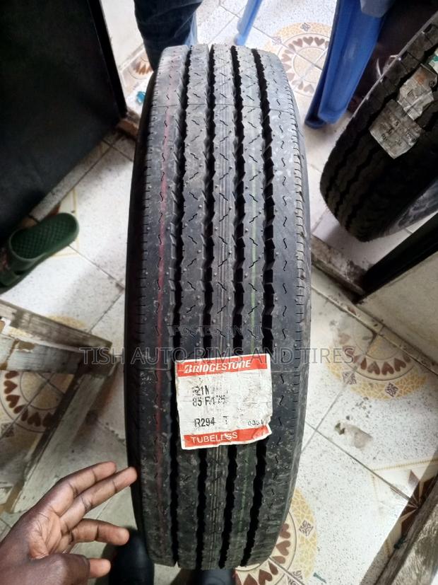 8.5R17.5 Bridgestone - main view