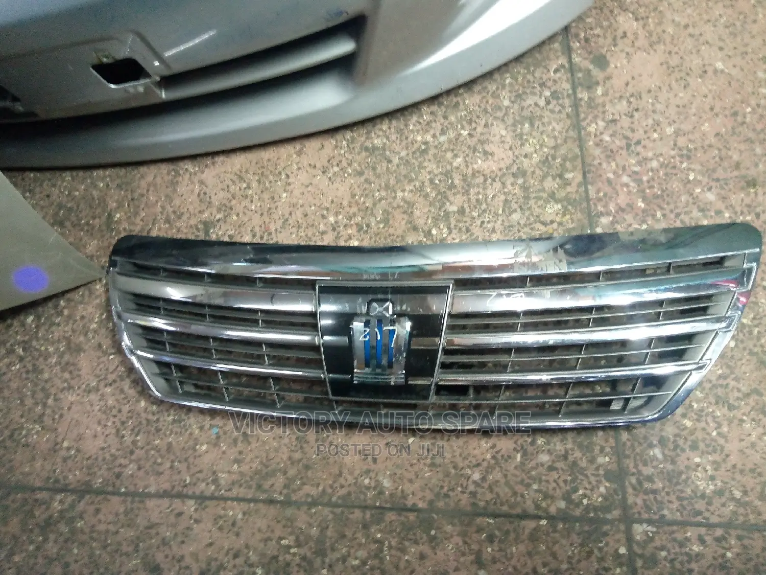 Toyota Crown 2010 Hybrid Grill