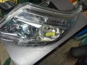 Noah Headlight Xenon 2014/2015