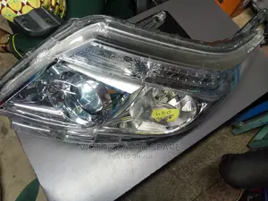 Noah Headlight Xenon 2014/2015