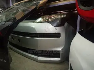 Toyota Spade Nosecut