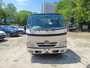 Toyota Dyna 2015 White
