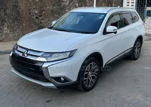 Mitsubishi Outlander 2016 White