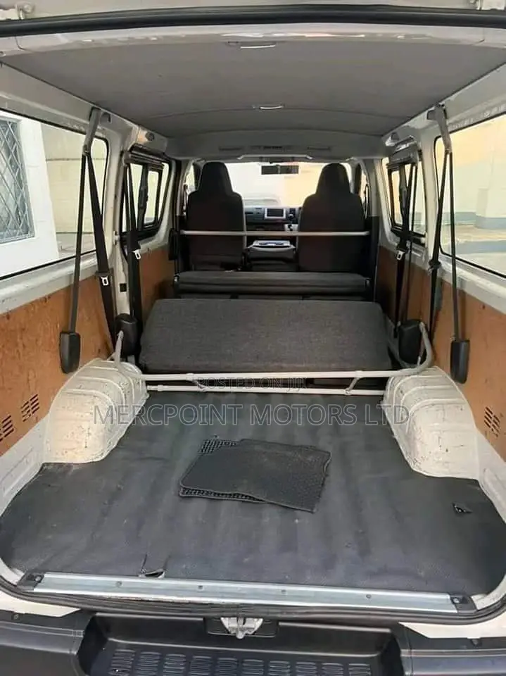 Toyota HiAce 2015 White