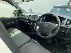 Toyota HiAce 2015 White
