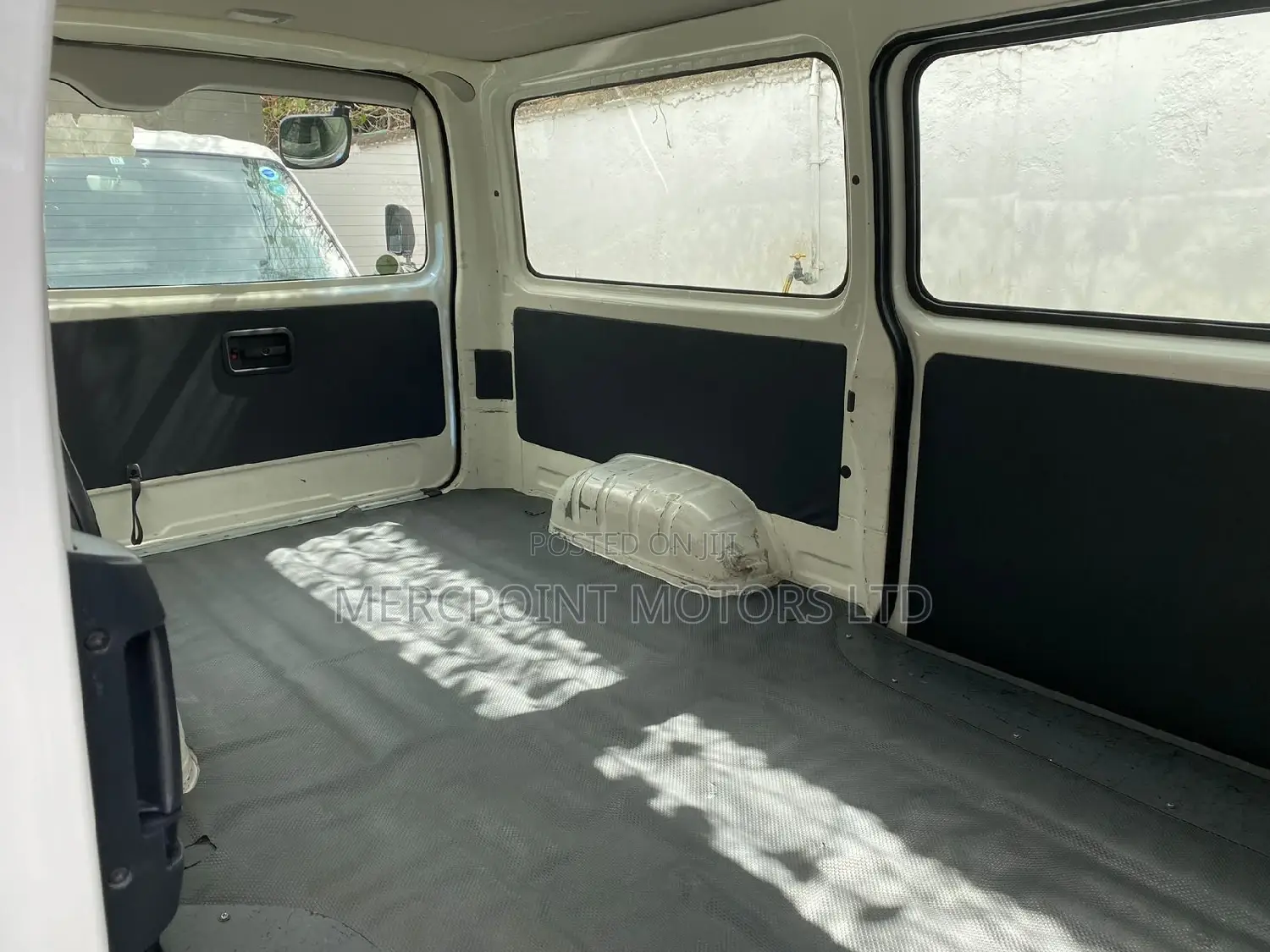 Toyota HiAce 2015 White