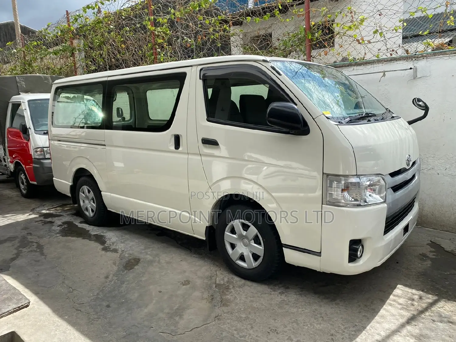 Toyota HiAce 2015 White