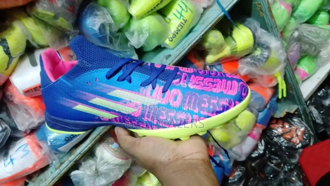 Football/Soccer Trainers Shoes