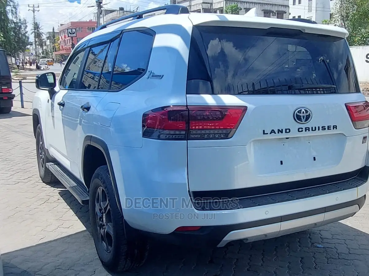 Toyota Land Cruiser 3.5 Petrol 4WD 2021 White