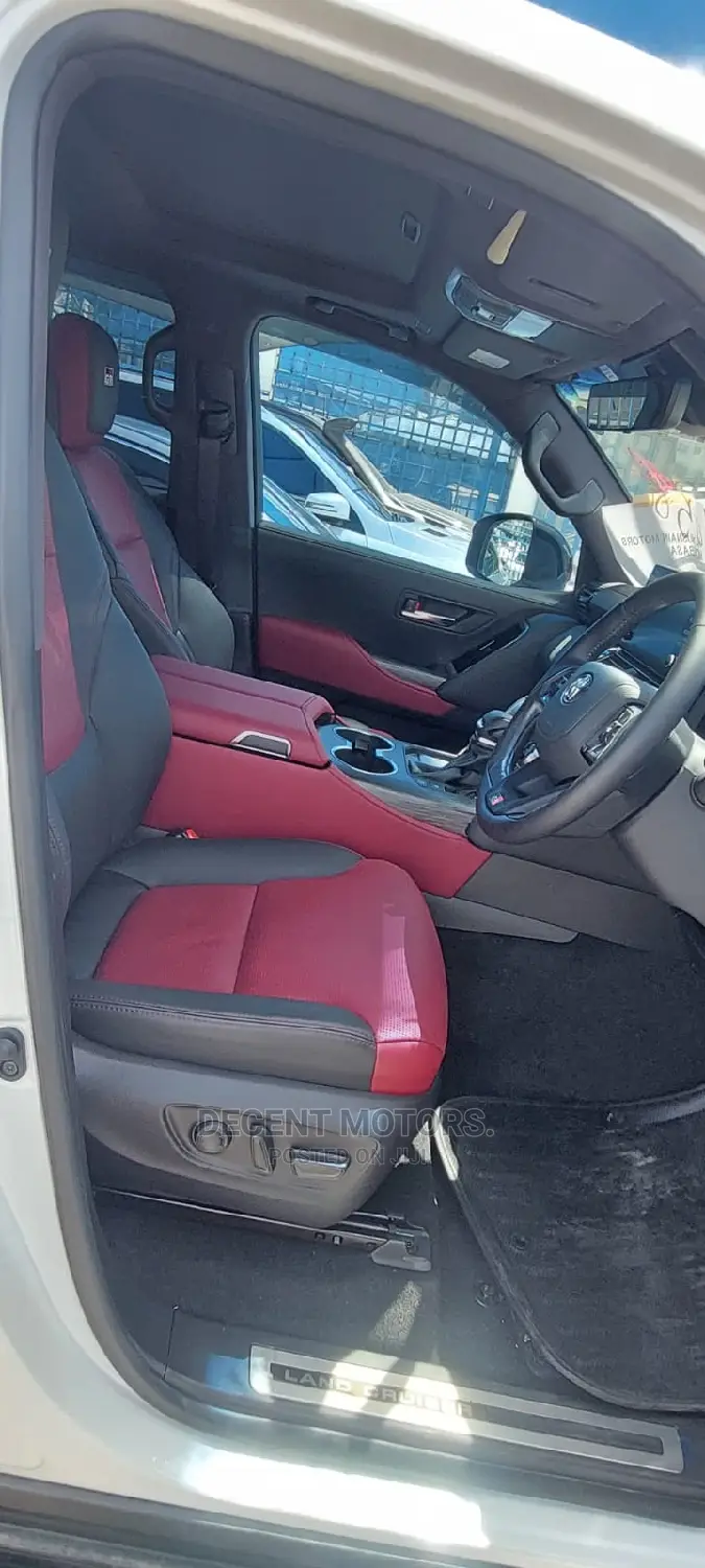 Toyota Land Cruiser 3.5 Petrol 4WD 2021 White