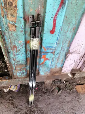 Nissan Caravan Bootshocks