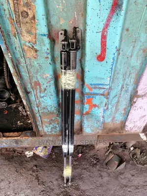 Nissan Caravan Bootshocks