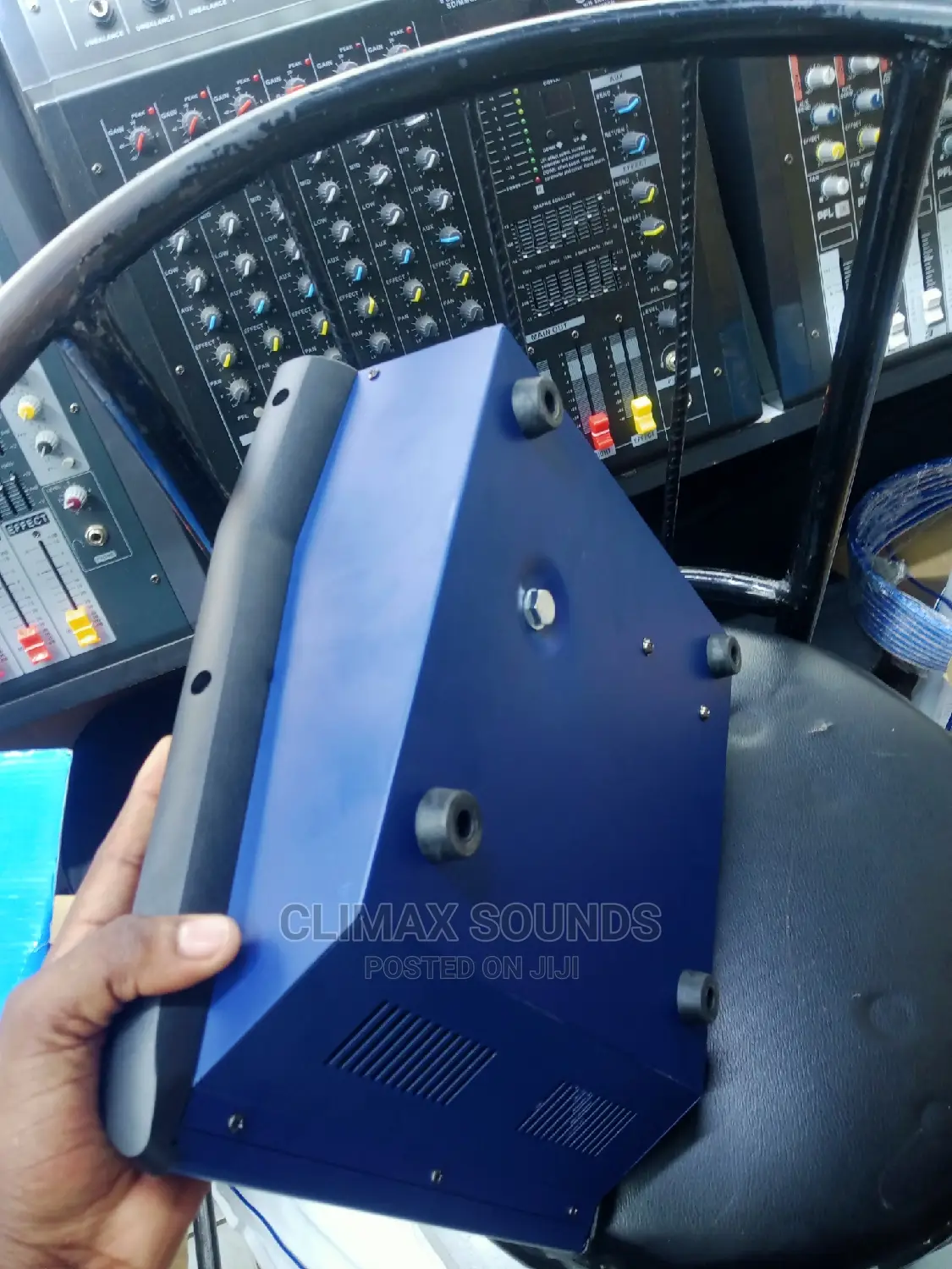 Powered Mixer 4 Chanls