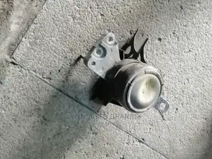 Toyota Vitz Engine Mounting