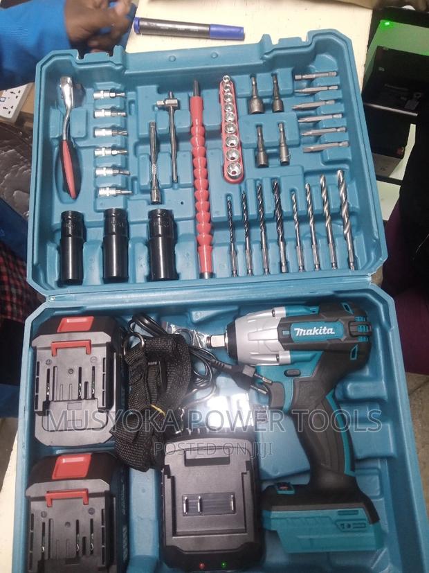 Makita 88V Cordless Impact Drill With Accesories