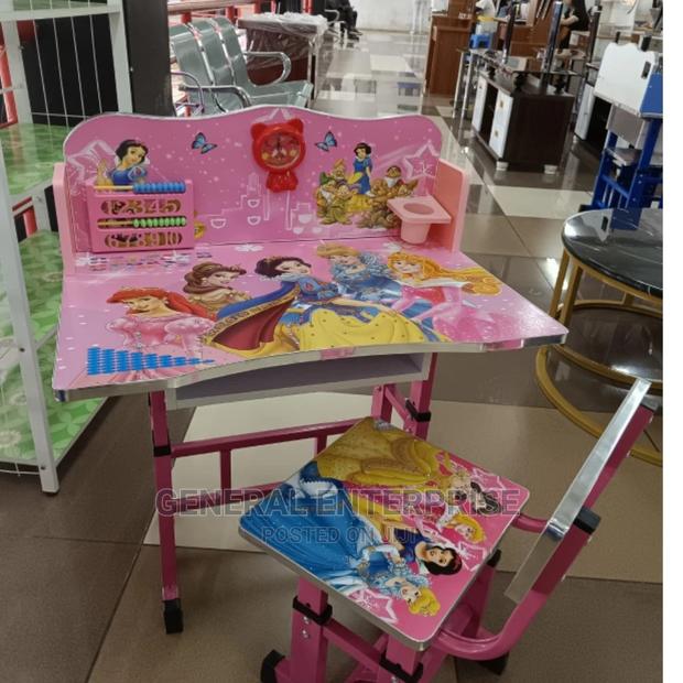 Kids Table. Kids Table
