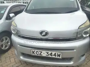 Toyota Voxy 2013 Silver