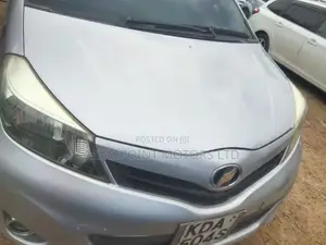 Toyota Vitz 2013 Silver