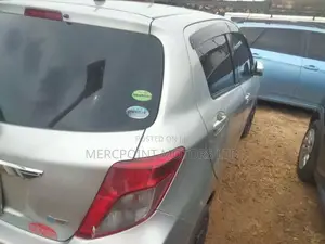 Toyota Vitz 2013 Silver