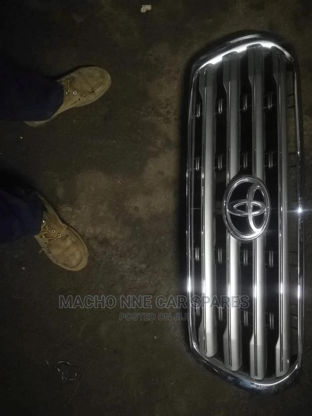 Toyota Land Cruiser V8 200series Grill