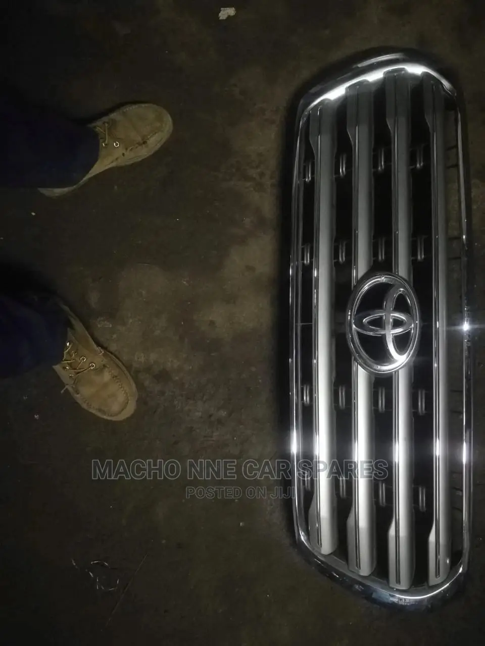 Toyota Land Cruiser V8 200series Grill