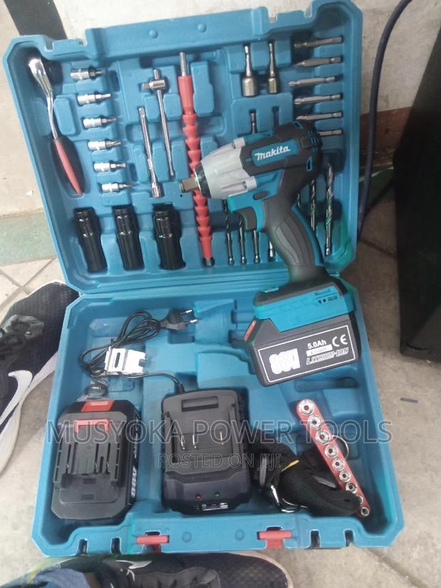 Makita 88V 1⁄2 Inch Drive Cordless Impact Wrench,
