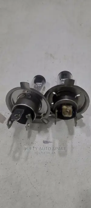 Toyota Vitz Headlight Bulbs