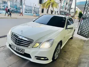 Mercedes-Benz E250 2012 Off white