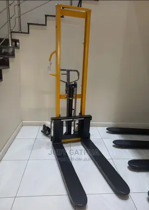 Stacker Hisaki Japan Manual Lift 3mtrs 1.5 Tones