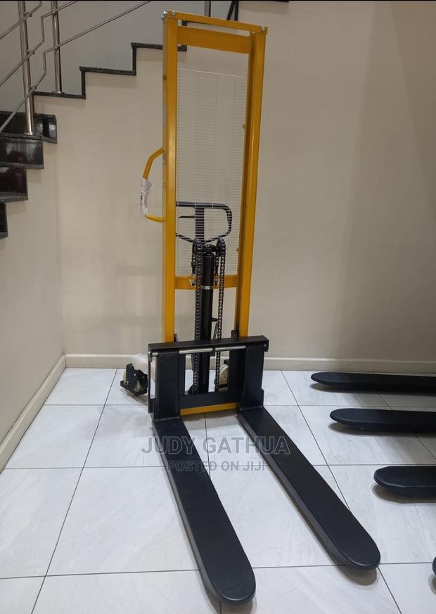 Stacker Hisaki Japan Manual Lift 3mtrs 1.5 Tones