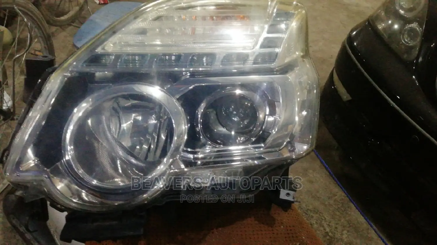 Nissan Xtrail T31 Headlight