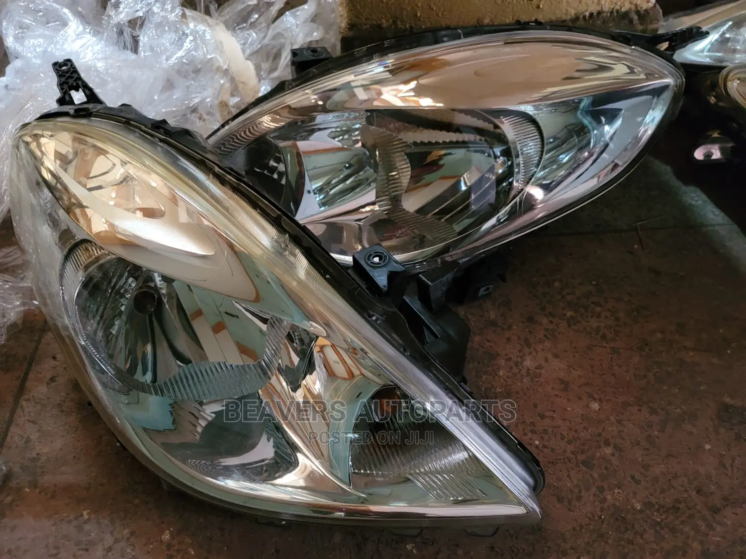 Latio 2013-2016 Headlights