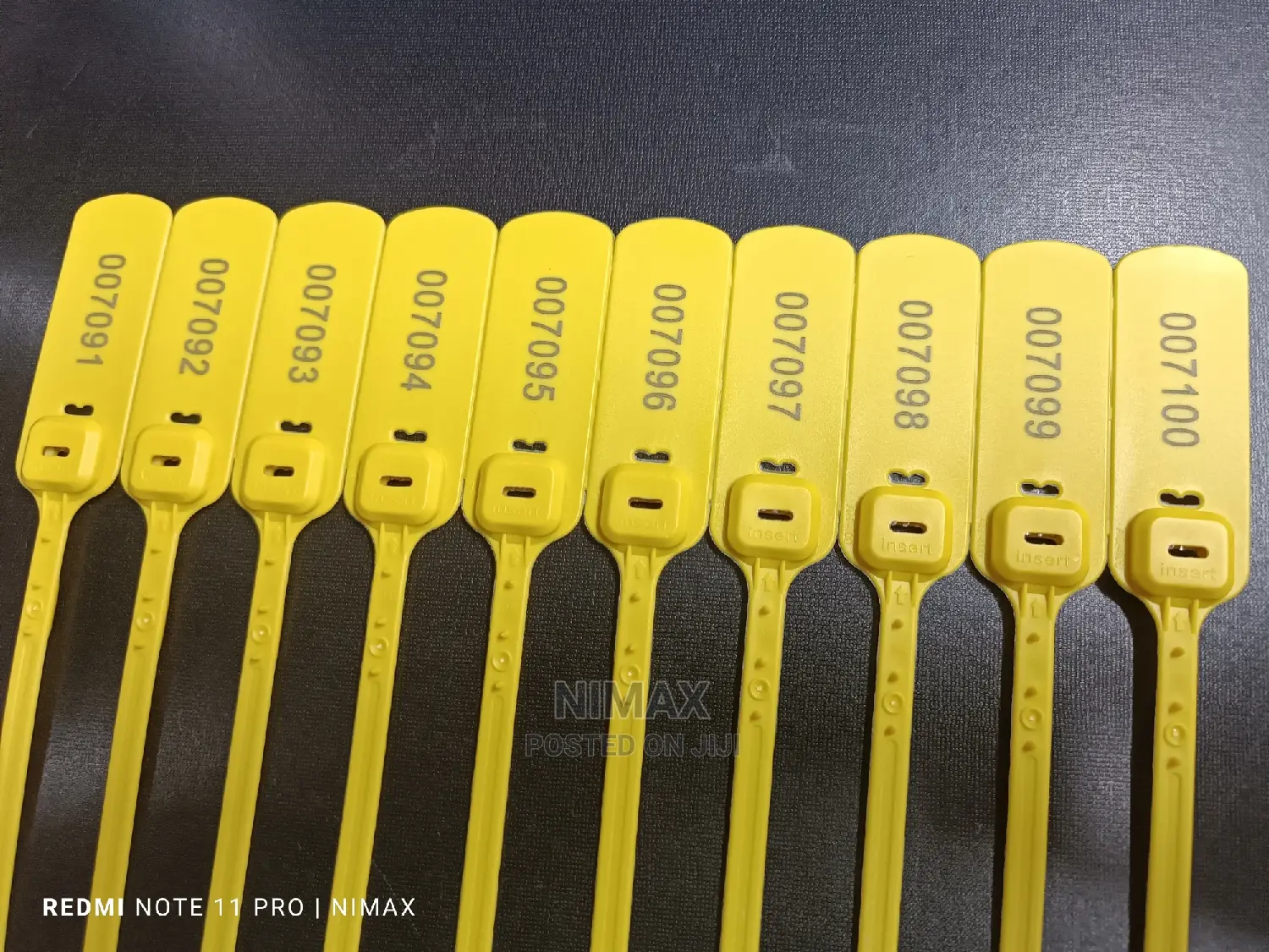 Flat Plastic Seals 40cms
