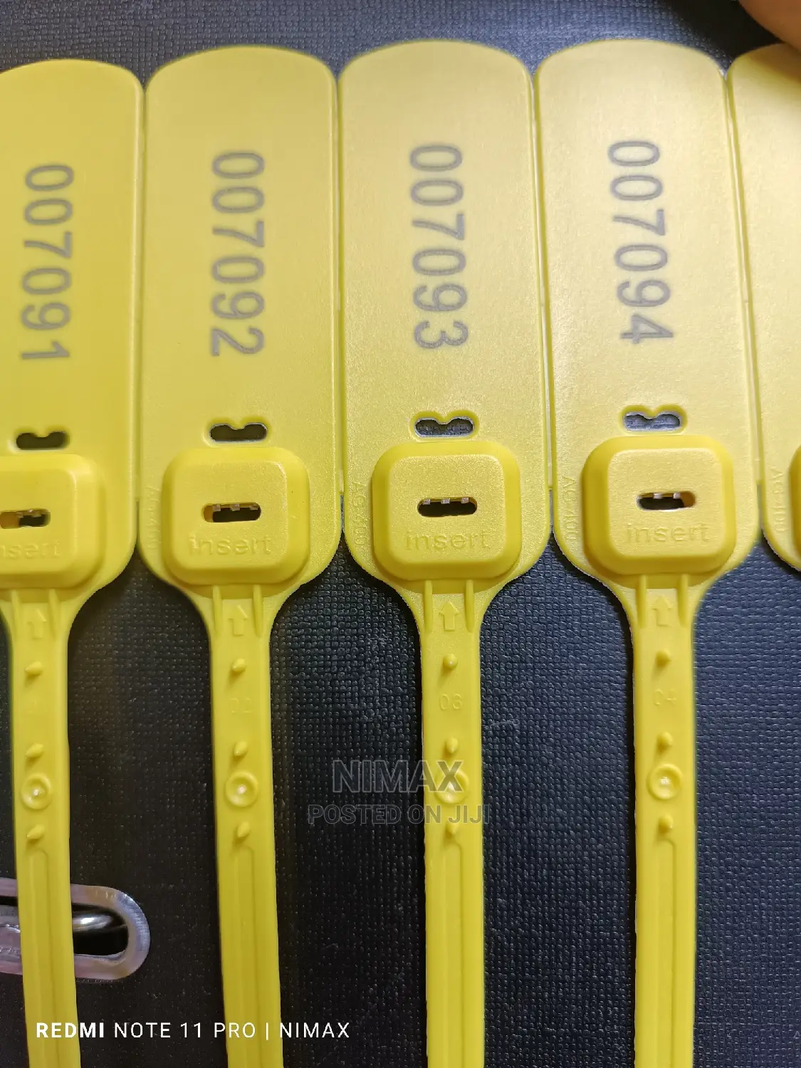 Flat Plastic Seals 40cms