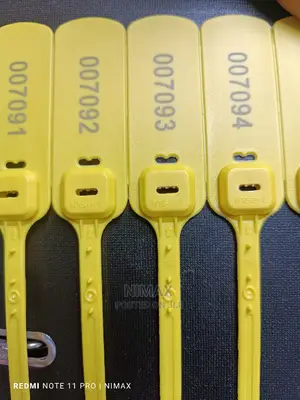 Flat Plastic Seals 40cms