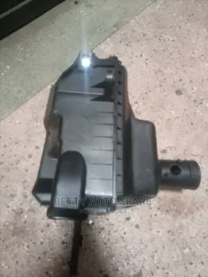Toyota Hiace 5 L Air Cleaner Housing