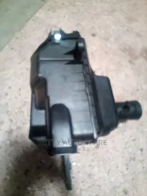 Toyota Hiace 5 L Air Cleaner Housing