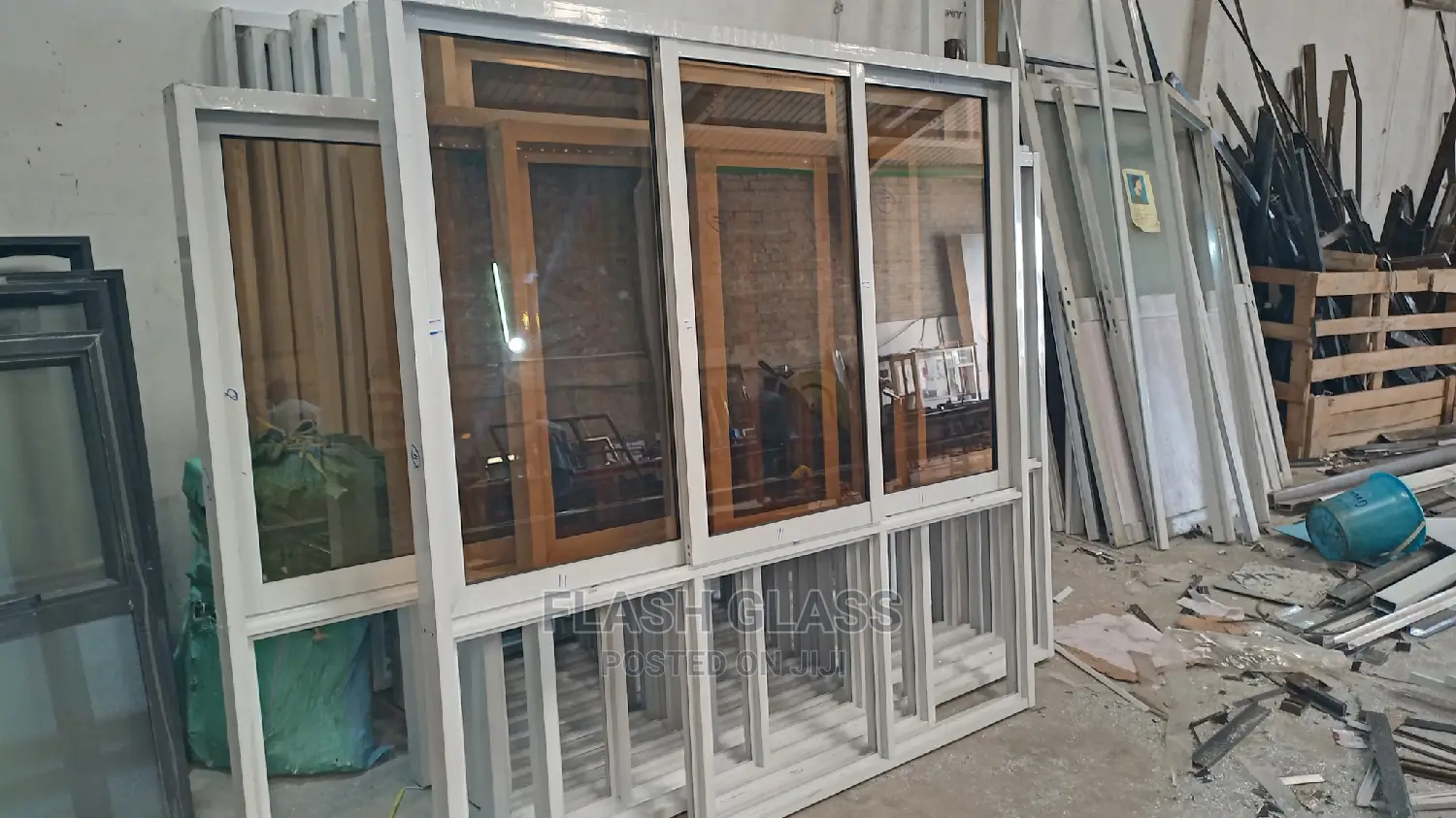 Customized Aluminium Sliding Windows (Price Per Sqm) in Industrial Area