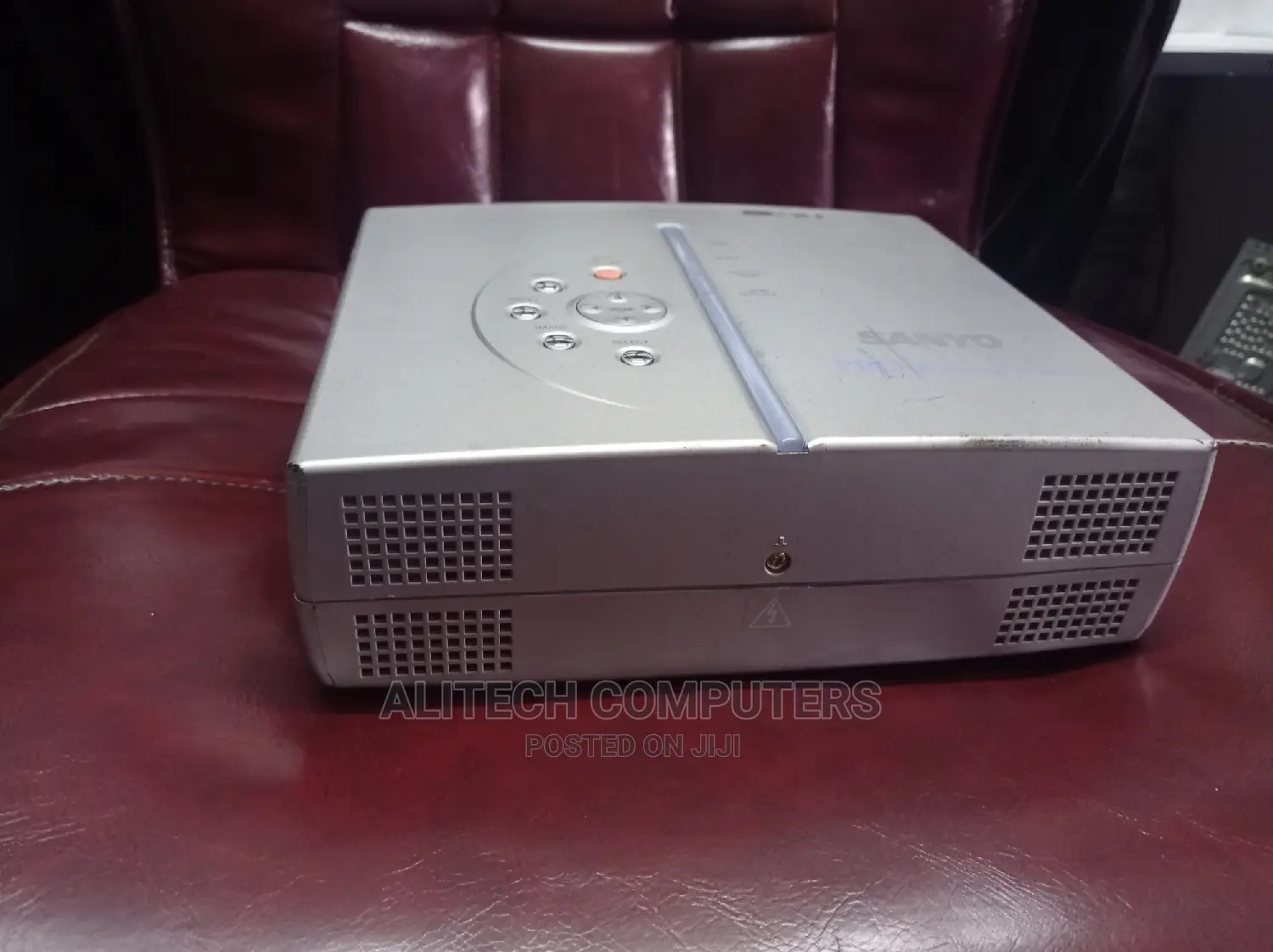 Sanyo Projector PLC -Sw20