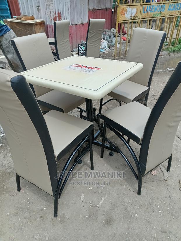 Restaurant Set of 4 Chairs and a Table