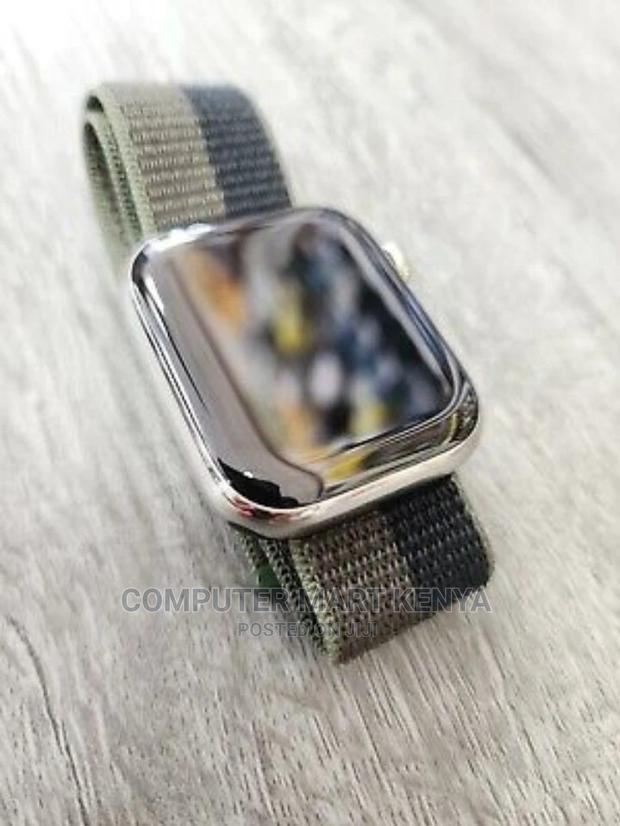 Apple Watch Series 8 - main view