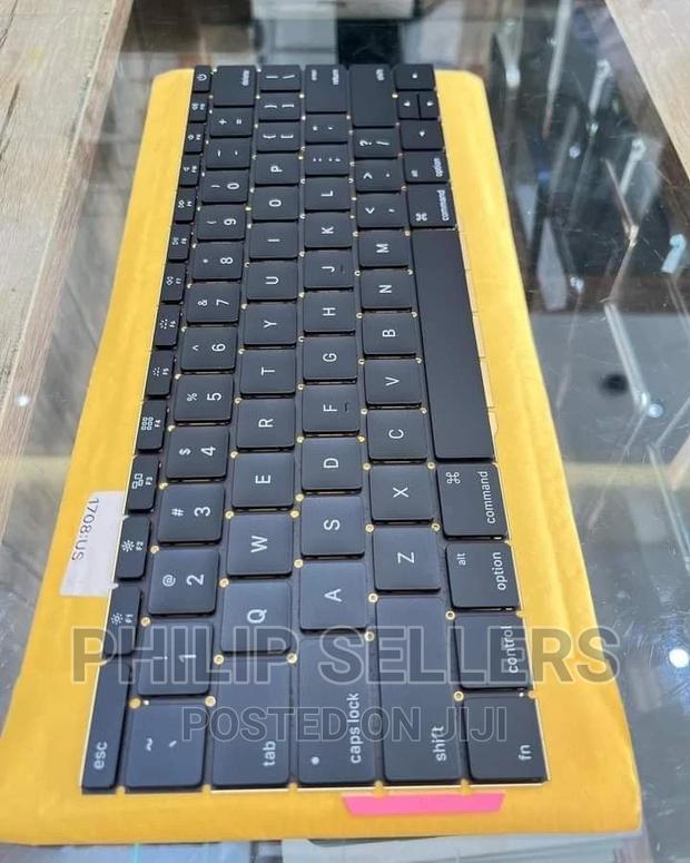 Macbook Air Pro US/UK Keyboard Replacement - thumbnail 2