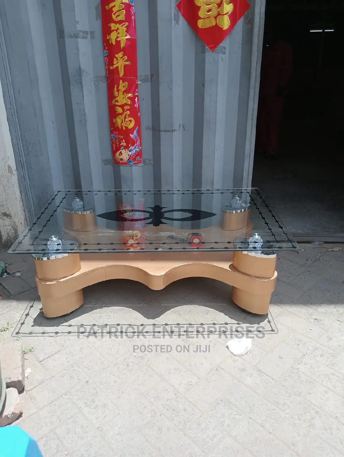 Imported Morden Coffee Table With 4 Stools